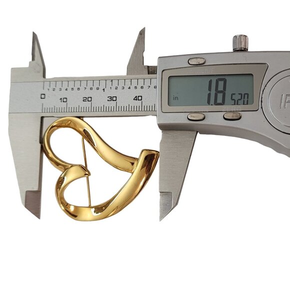 Trifari TM Gold Tone Open Heart Brooch, Signed E986 - Picture 10 of 11